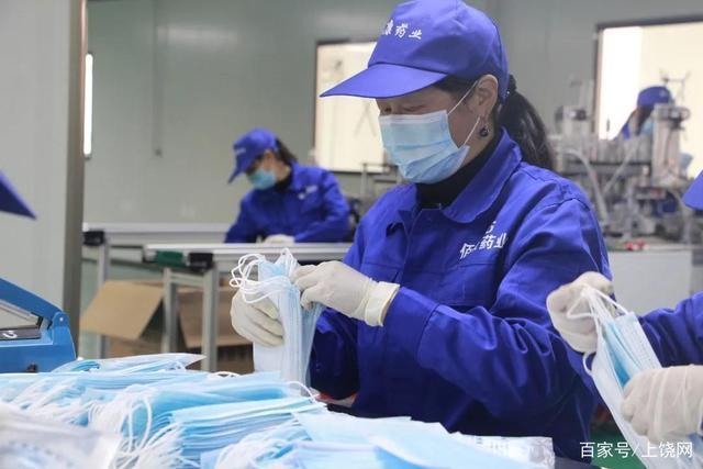 3月21日,记者来到弋阳县康启缘医疗器械生产车间看到,该公司
